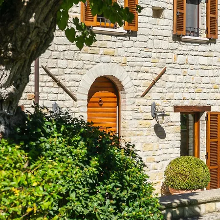 Alojamento de Acomodação e Pequeno-almoço Le Fontanelle 3*