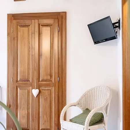 Le Fontanelle Bed & Breakfast *