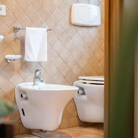 Alojamento de Acomodação e Pequeno-almoço Le Fontanelle 3*